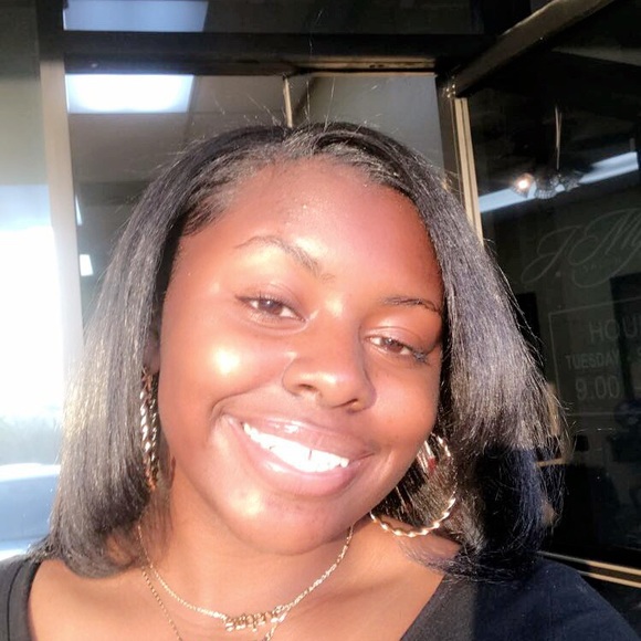 Meet your Posher, Mia - Picture 2 of 3